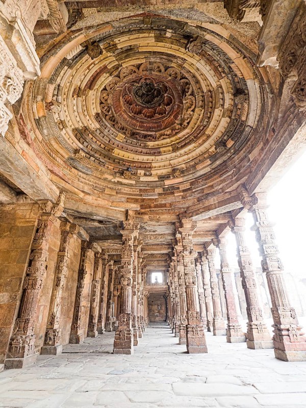 Ceiling vaults