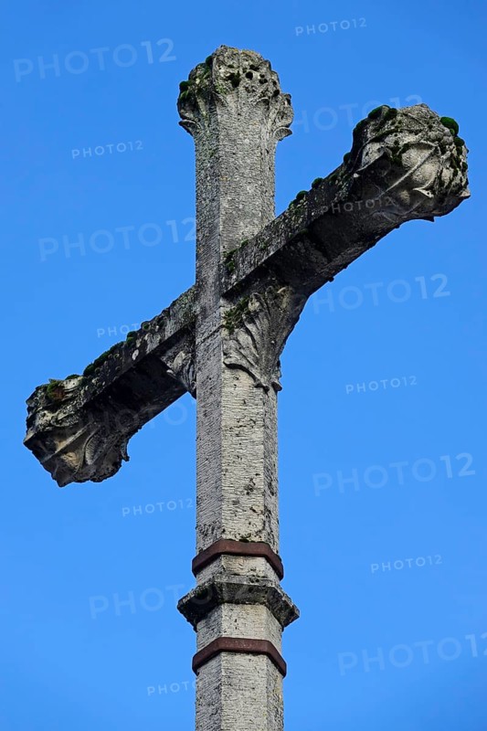 Stone cross on the Place du Chatel