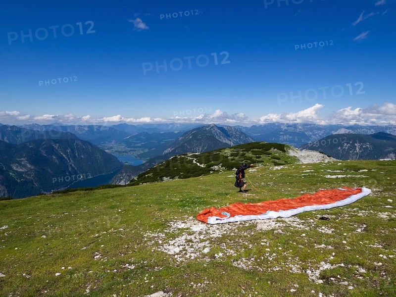 Paragliding on the Krippenstein with Lake Hallstatt