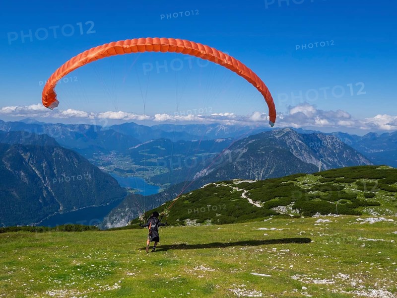 Paragliding on the Krippenstein with Lake Hallstatt