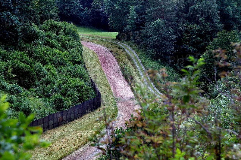 Border fortification with column path