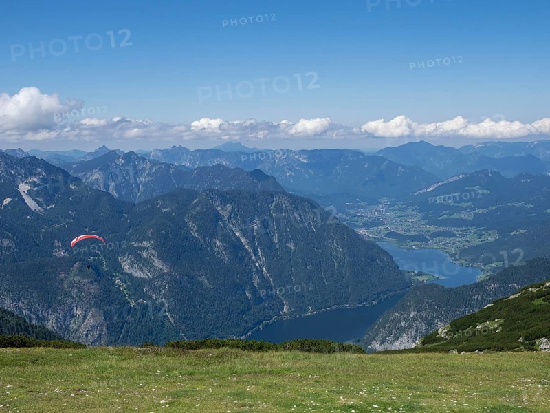 Paragliding on the Krippenstein with Lake Hallstatt