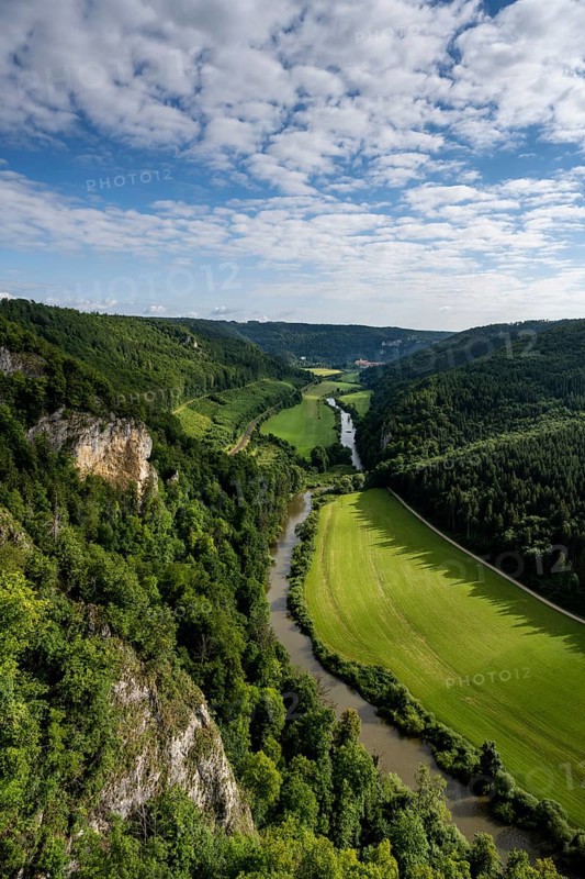 View from the Knopfmacherfelsen into the Danube valley