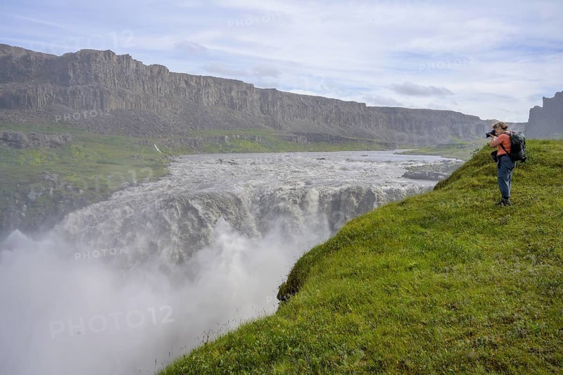 Woman photographing Hafragilsfoss