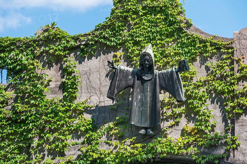 Gebsattelbruecke with Muenchner Kindl and three-pointed maidenhair vine