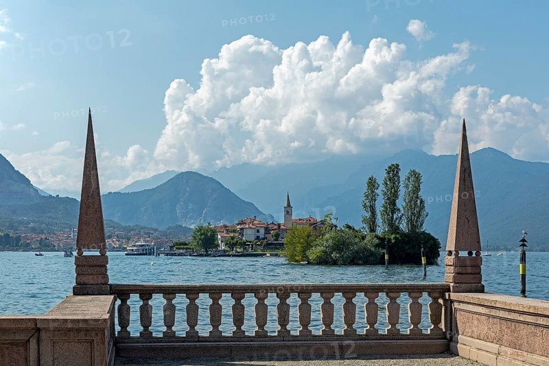 View from Isola Bella to Isola dei Pescatori