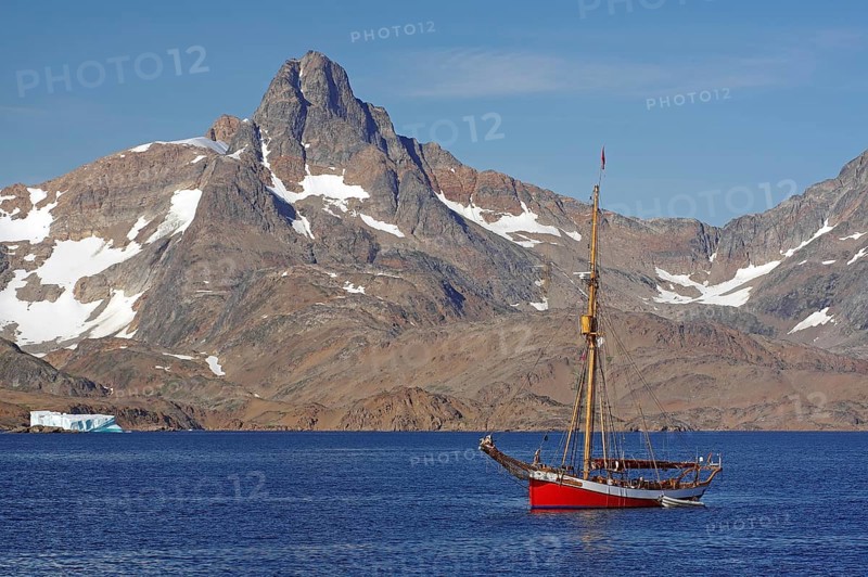 Sailing ship Dagmar Aaen in front of barren mountains