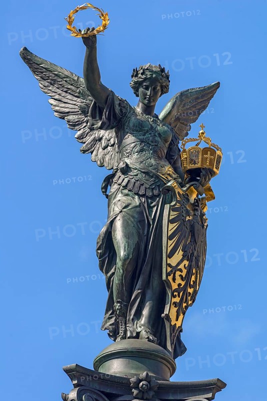 Figure of Victoria on a war memorial