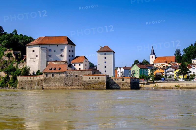 View over the Danube to Veste Niederhaus