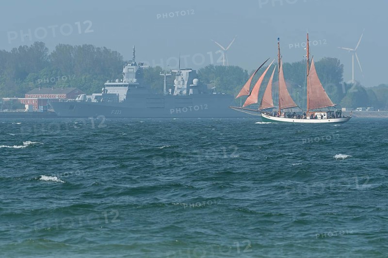 Sailing ship