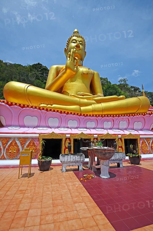 Sitting Golden Buddha