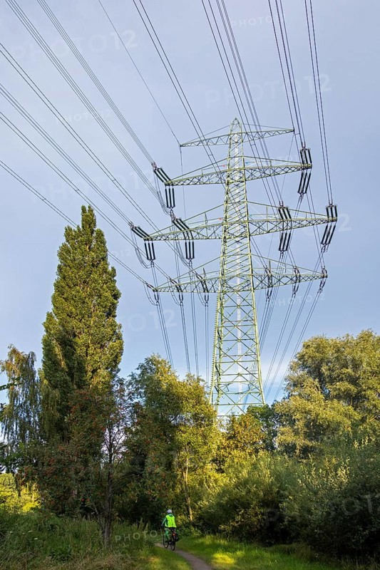 High-voltage pylon