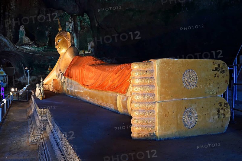 Lying golden Buddha