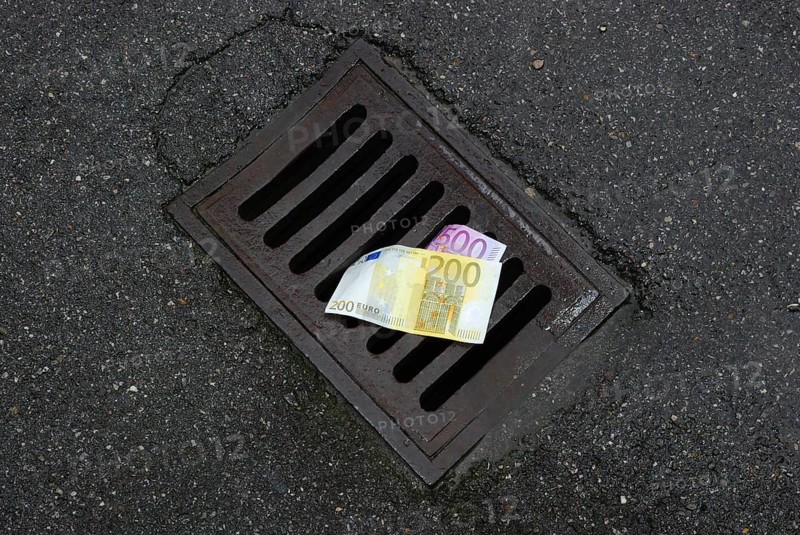 Euro notes on gully