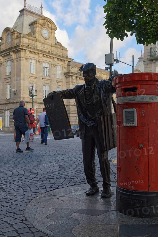 Sculpture Newspaper carrier