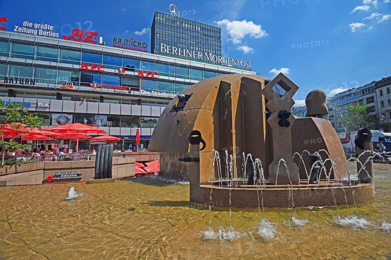 Weltkugelbrunnen