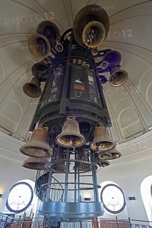 Chimes in the dome
