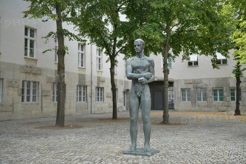 Statue of Richard Scheibe