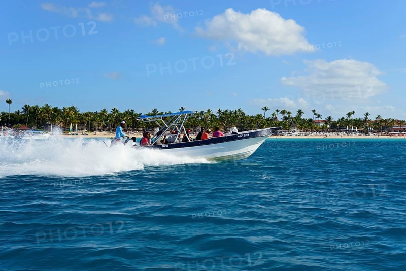 Pleasure boat