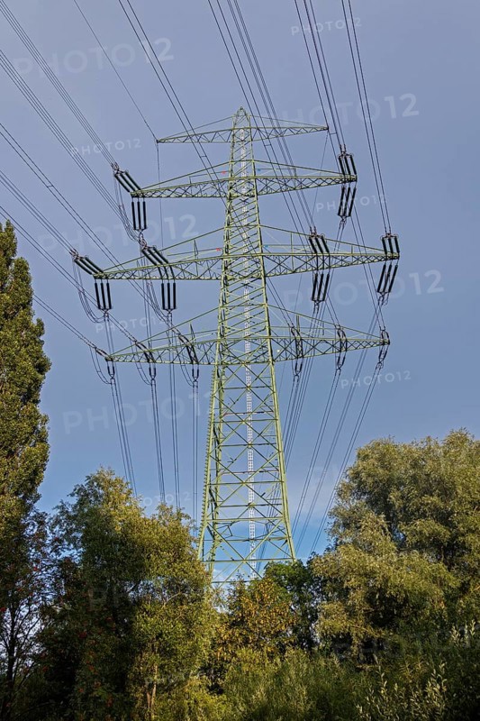 High-voltage pylon
