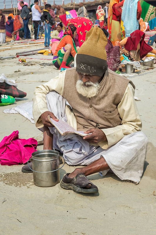 Pilgrims reading sacred texts