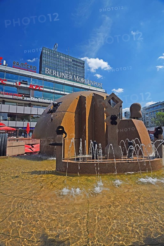 Weltkugelbrunnen