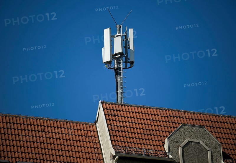 Mobile phone antenna