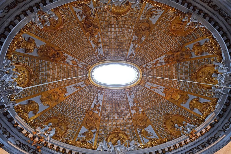 Ceiling vault