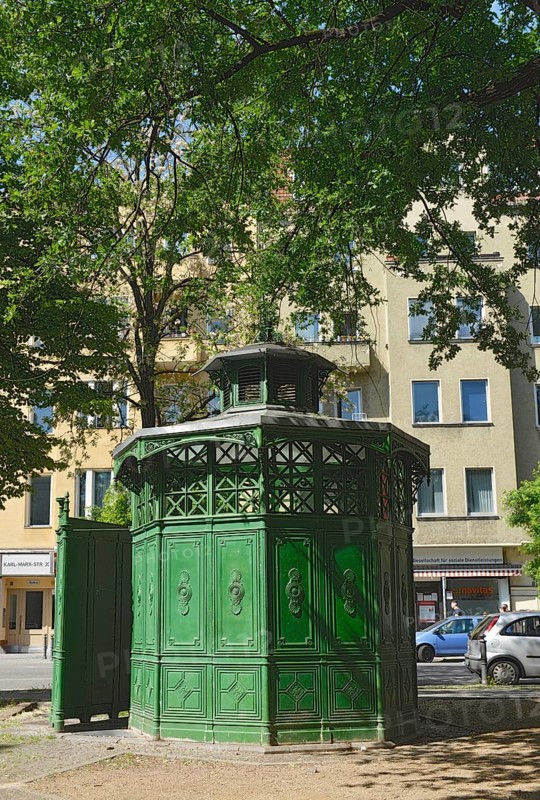 Urinal
