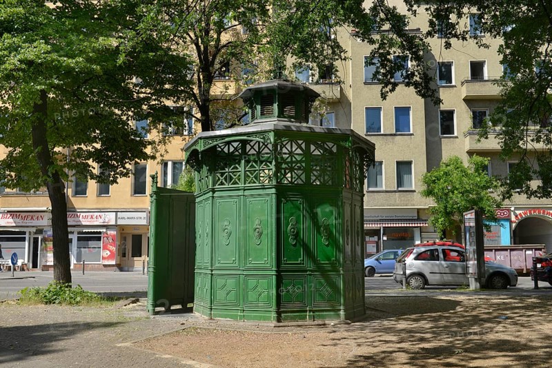 Urinal