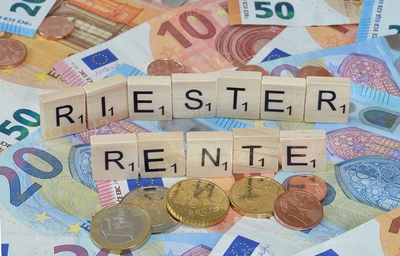 Symbol photo Economic term Riester pension