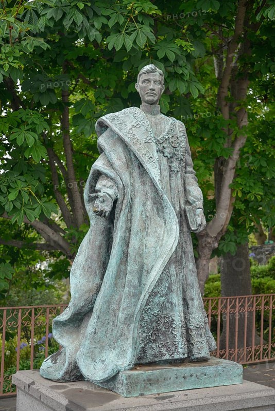 Statue