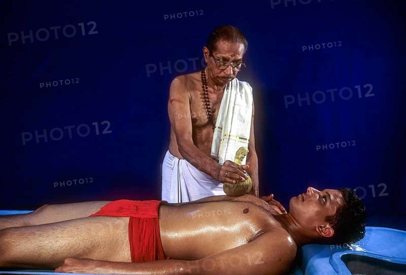 Indian ayurvedic oil massage Kizhi treatment in Kerala