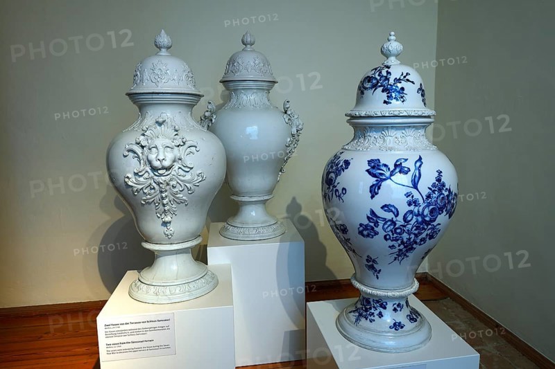 2 vases on the left