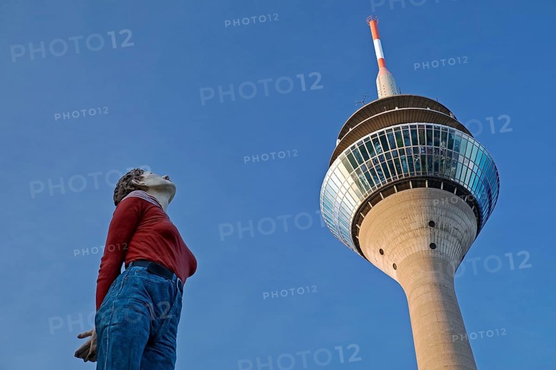 The sculpture Pillar Saint Marlis by Christoph Poeggeler looks up to the Rhine Tower