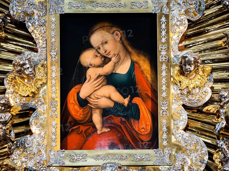 Graceful image of Mary Help