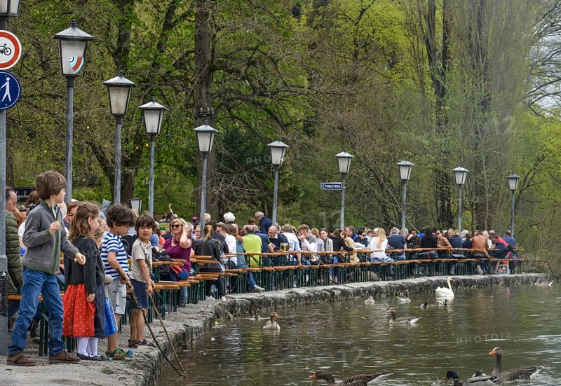 Seehaus beer garden at Kleinhesseloher See