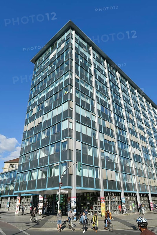 Corner building