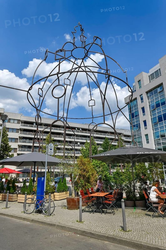 Bethlehem Church Square with steel construction