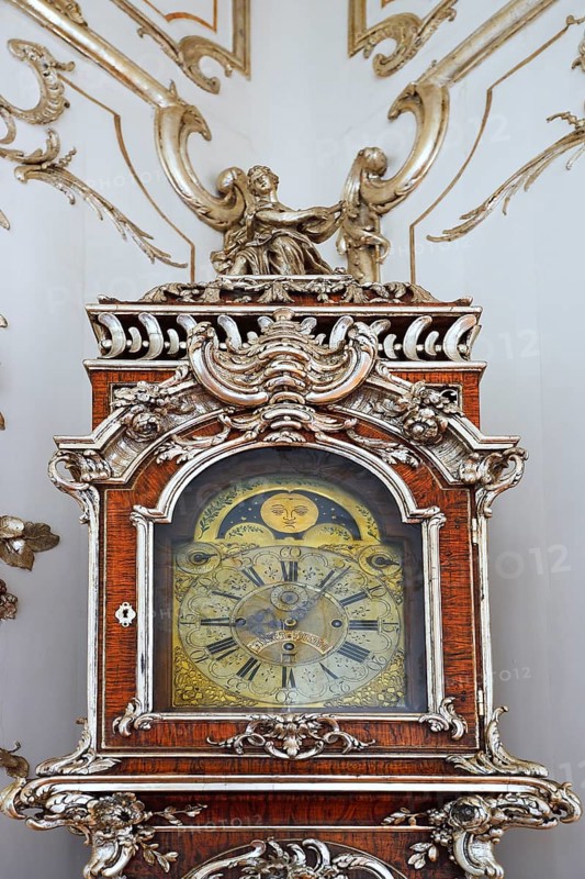 Floor standing clock
