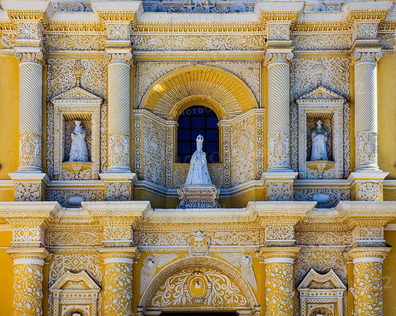 Facade covered with stucco ornaments