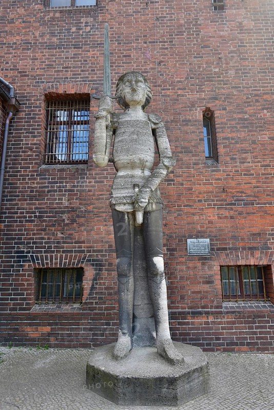 Roland Statue