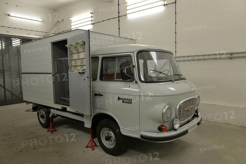 Prisoner transporter