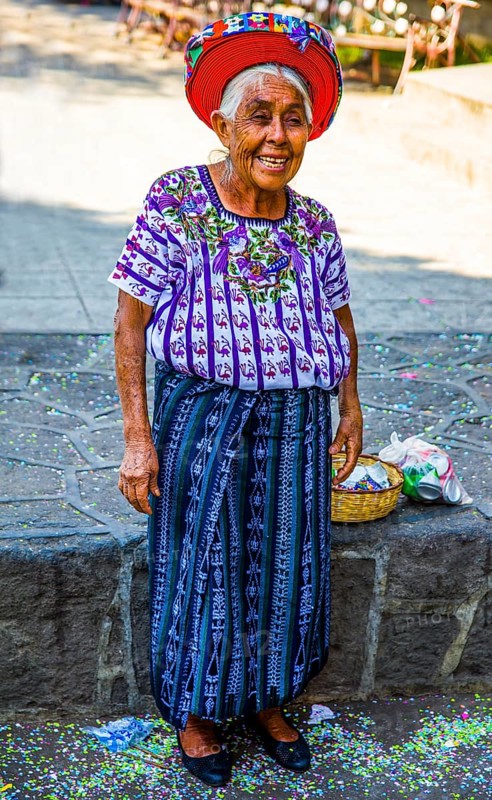 Demonstration of how to tie a typical headdress of the Tzutuhil woman