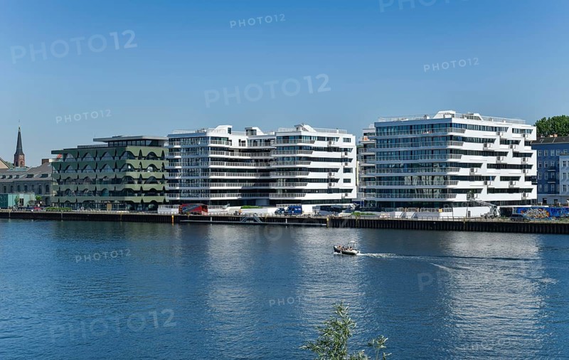 Fashion house Labels Berlin 2 and residential building WAVE waterside living