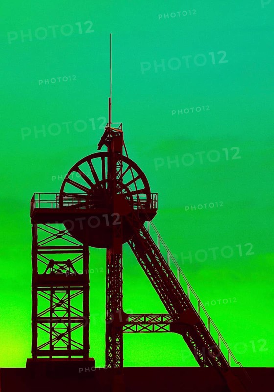 Experimental photography based on the Tomson buck winding tower in the Derne district