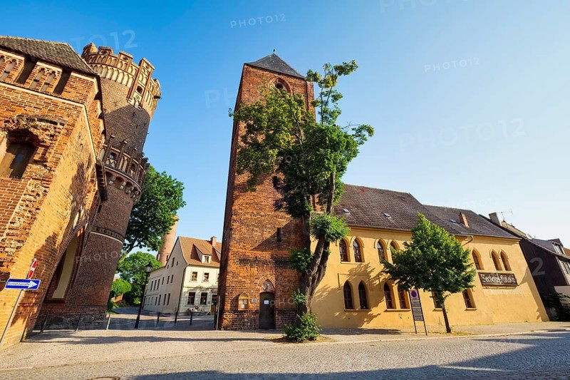 Neustaedter Tor and former Nikolai Church