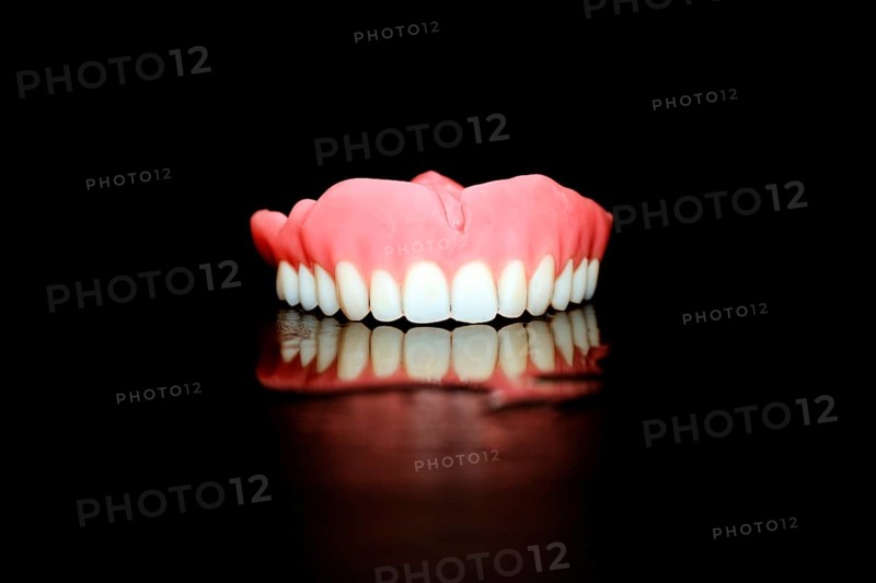 Full denture for the upper jaw made of plastic
