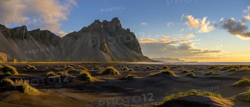 Dune landscape in front of mountain range in the morning light