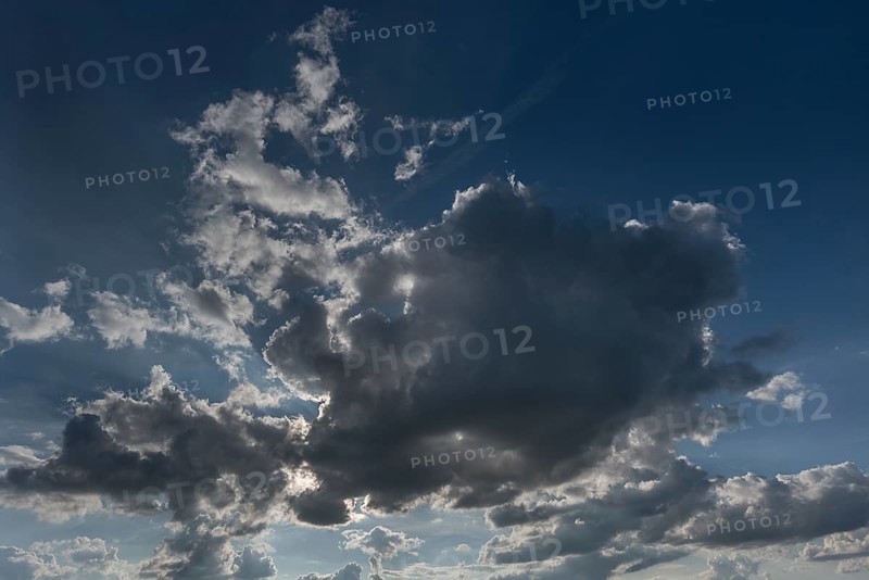 Sun behind a Nimbostratus cloud (Nimbostratus)